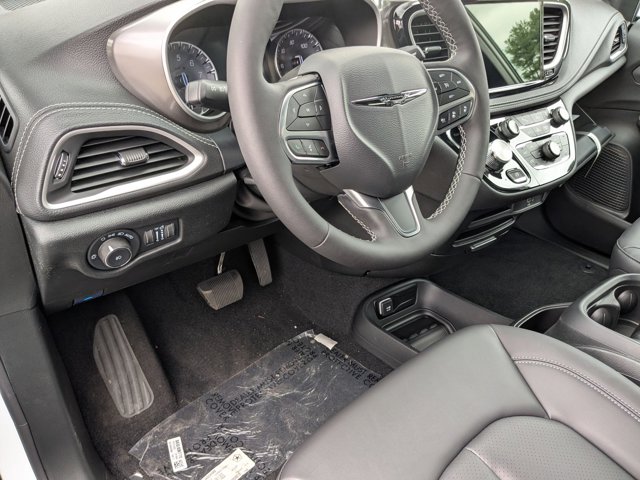 2026 Chrysler Pacifica Select Image 29 of 32
