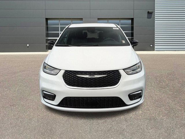 2026 Chrysler Pacifica Select Image 2 of 32