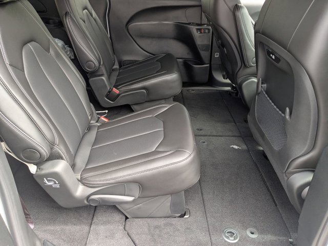 2026 Chrysler Pacifica Select Image 14 of 32