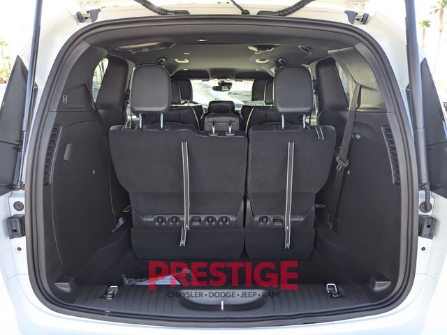2026 Chrysler Pacifica Select Image 12 of 31