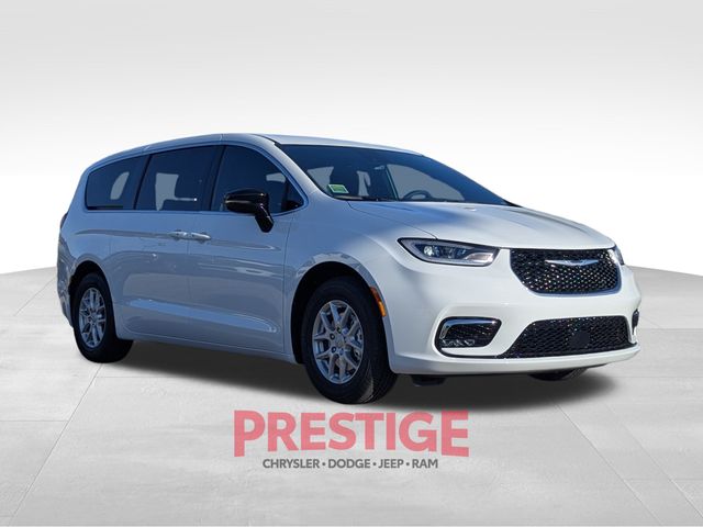 2026 Chrysler Pacifica Select Image 3 of 31