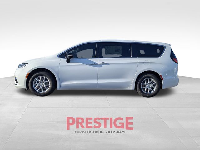2026 Chrysler Pacifica Select Image 8 of 31