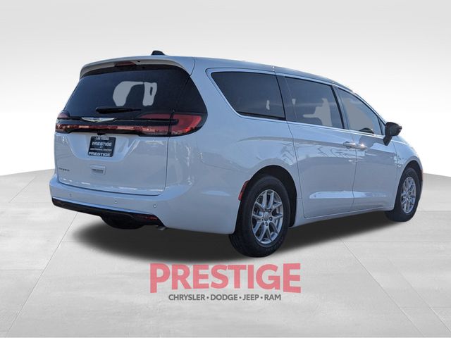 2026 Chrysler Pacifica Select Image 5 of 31