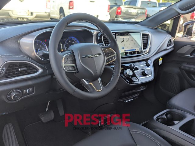 2026 Chrysler Pacifica Select Image 16 of 31