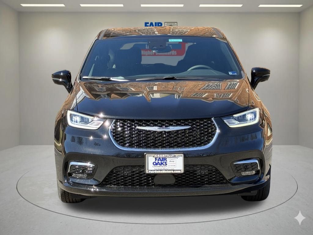 2026 Chrysler Pacifica Select Image 2 of 30
