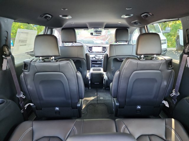 2026 Chrysler Pacifica Select Image 14 of 32