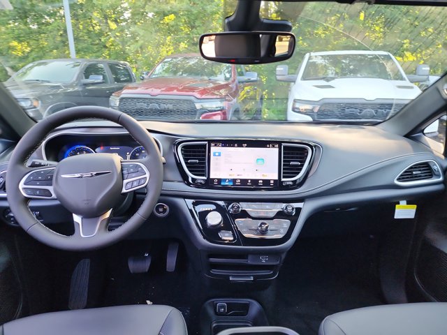 2026 Chrysler Pacifica Select Image 15 of 32