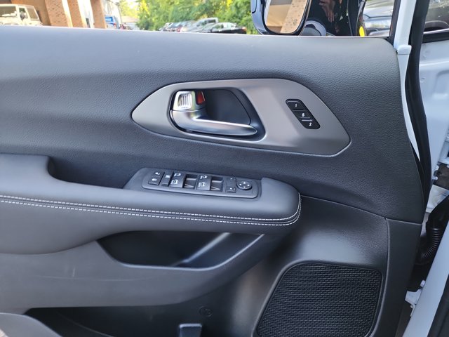 2026 Chrysler Pacifica Select Image 21 of 32