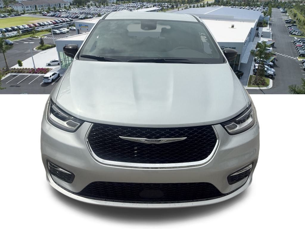 2026 Chrysler Pacifica Select Image 3 of 36