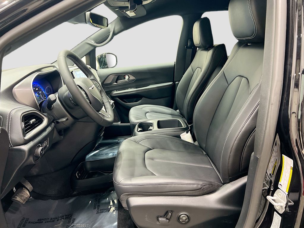 2026 Chrysler Pacifica Select Image 12 of 38