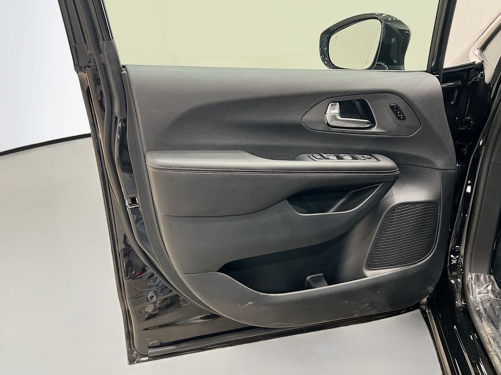 2026 Chrysler Pacifica Select Image 23 of 38