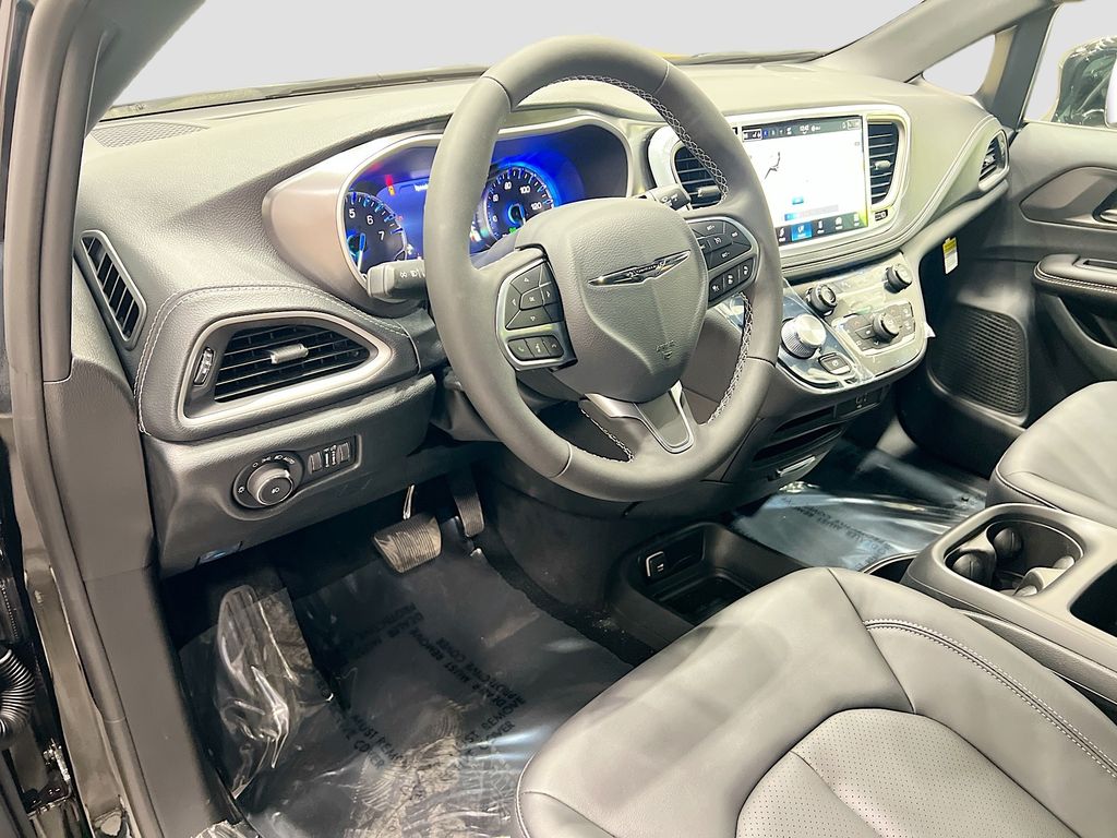 2026 Chrysler Pacifica Select Image 14 of 38
