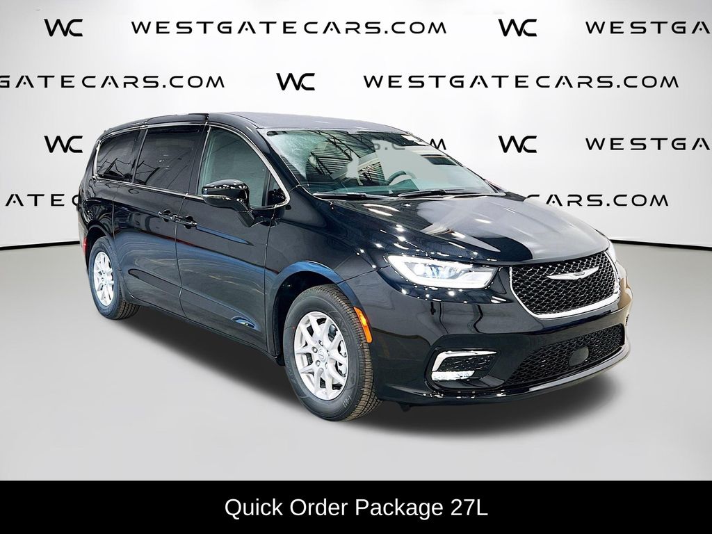 2026 Chrysler Pacifica Select Image 3 of 38