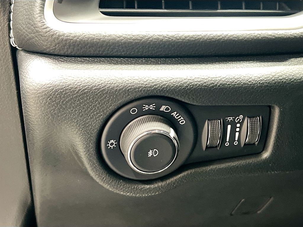 2026 Chrysler Pacifica Select Image 24 of 38