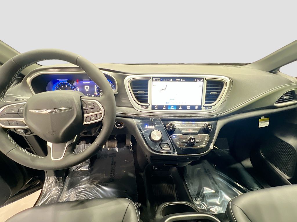 2026 Chrysler Pacifica Select Image 13 of 38