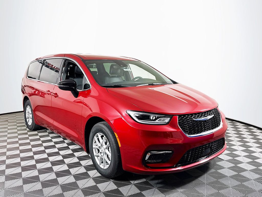 2026 Chrysler Pacifica Select Image 3 of 30