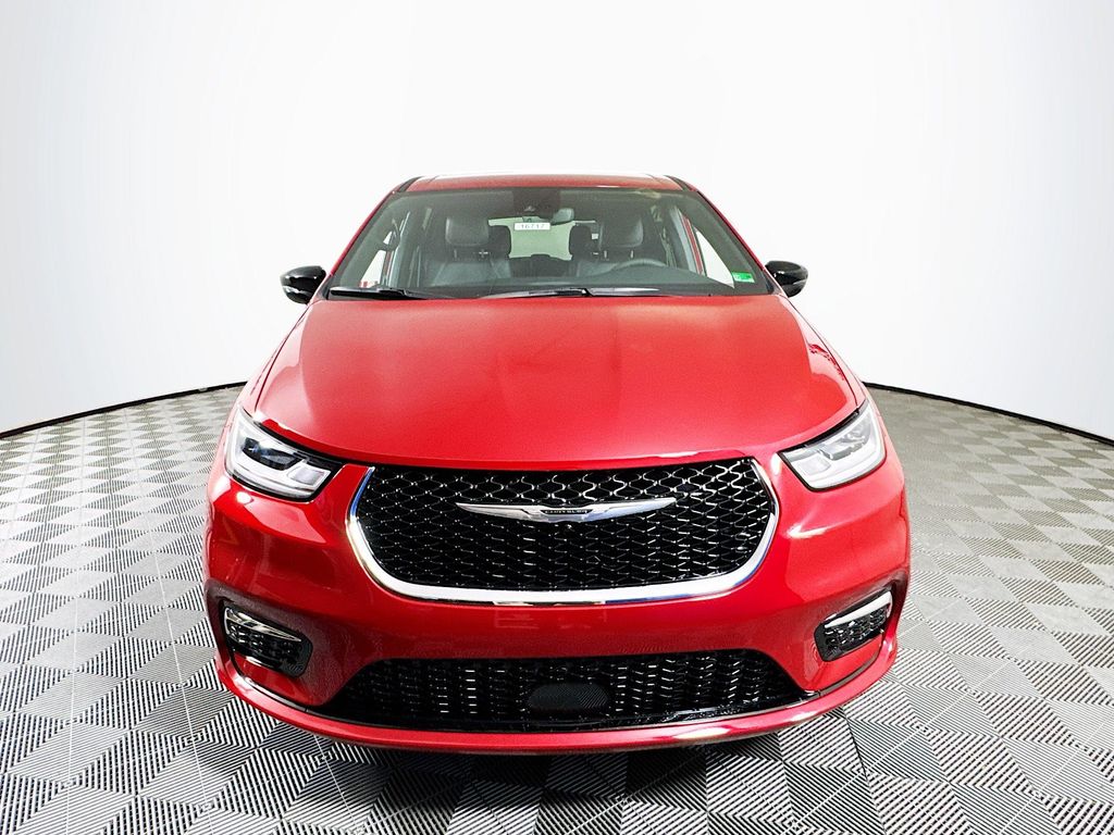 2026 Chrysler Pacifica Select Image 2 of 30