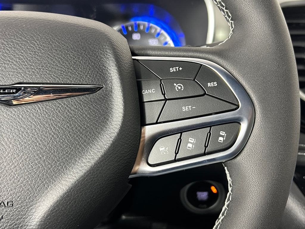 2026 Chrysler Pacifica Select Image 32 of 45