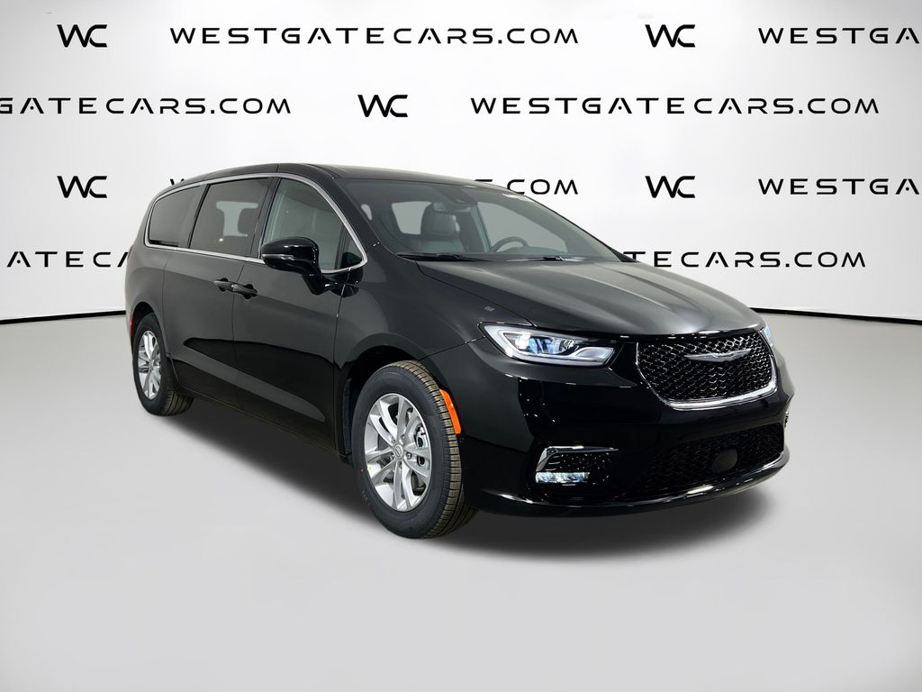 2026 Chrysler Pacifica Select Image 2 of 45