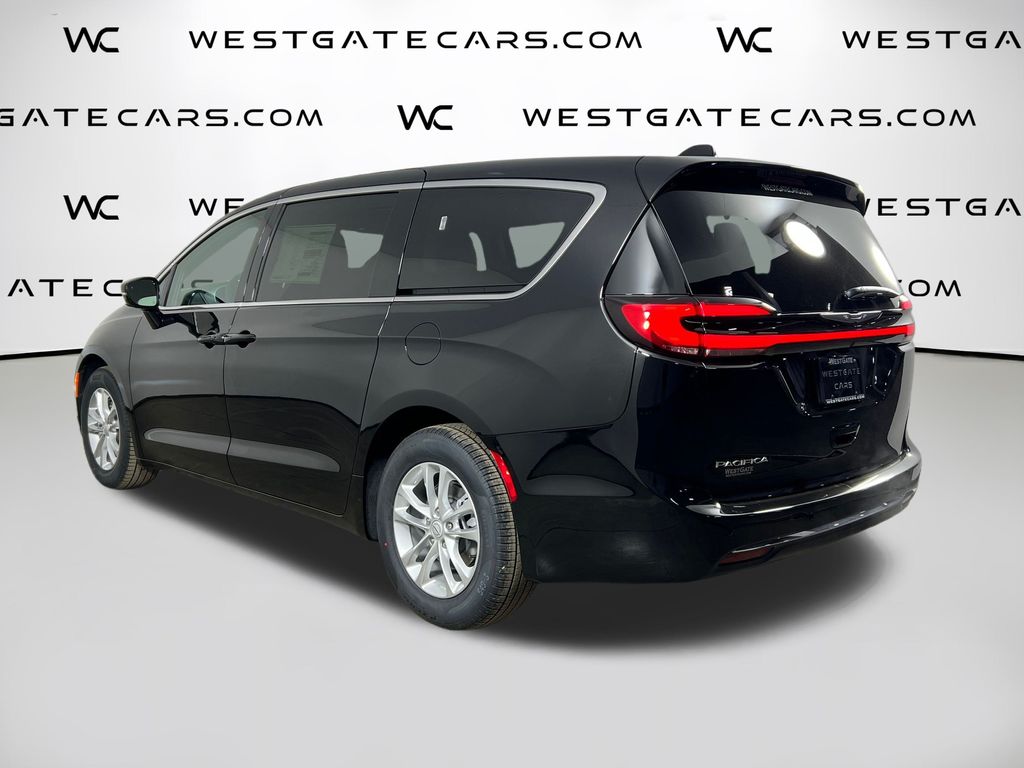 2026 Chrysler Pacifica Select Image 7 of 45