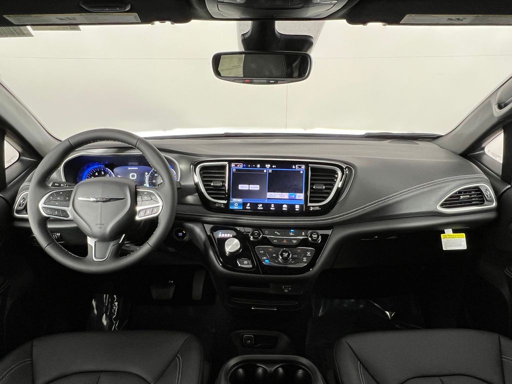 2026 Chrysler Pacifica Select Image 16 of 45