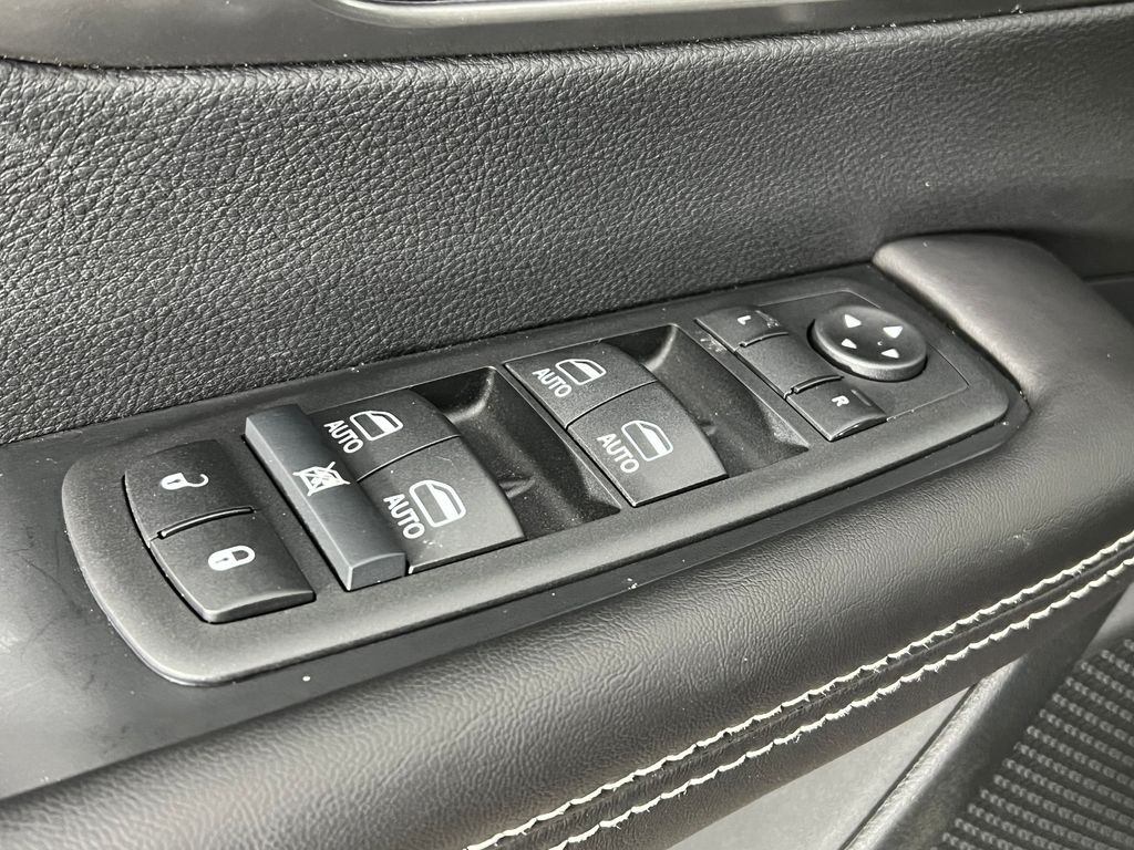 2026 Chrysler Pacifica Select Image 30 of 45