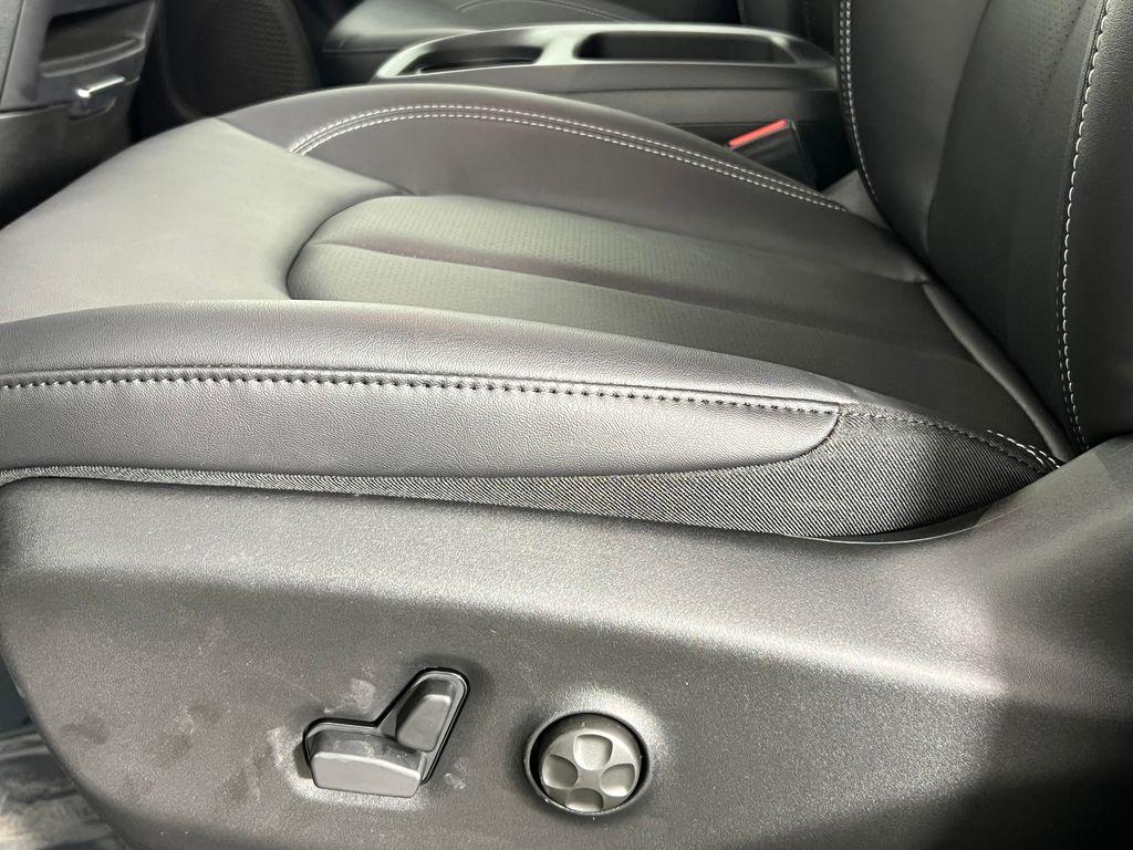 2026 Chrysler Pacifica Select Image 42 of 45