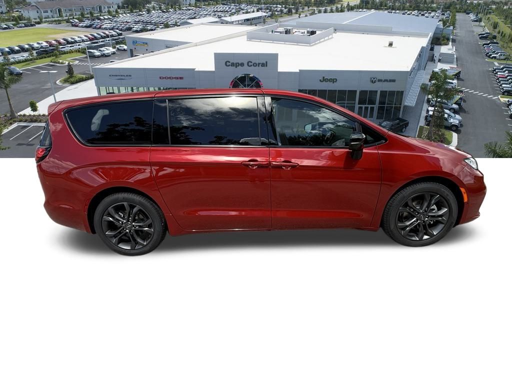 2026 Chrysler Pacifica Select Image 4 of 35