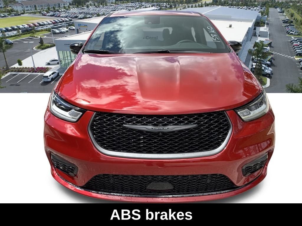 2026 Chrysler Pacifica Select Image 2 of 35