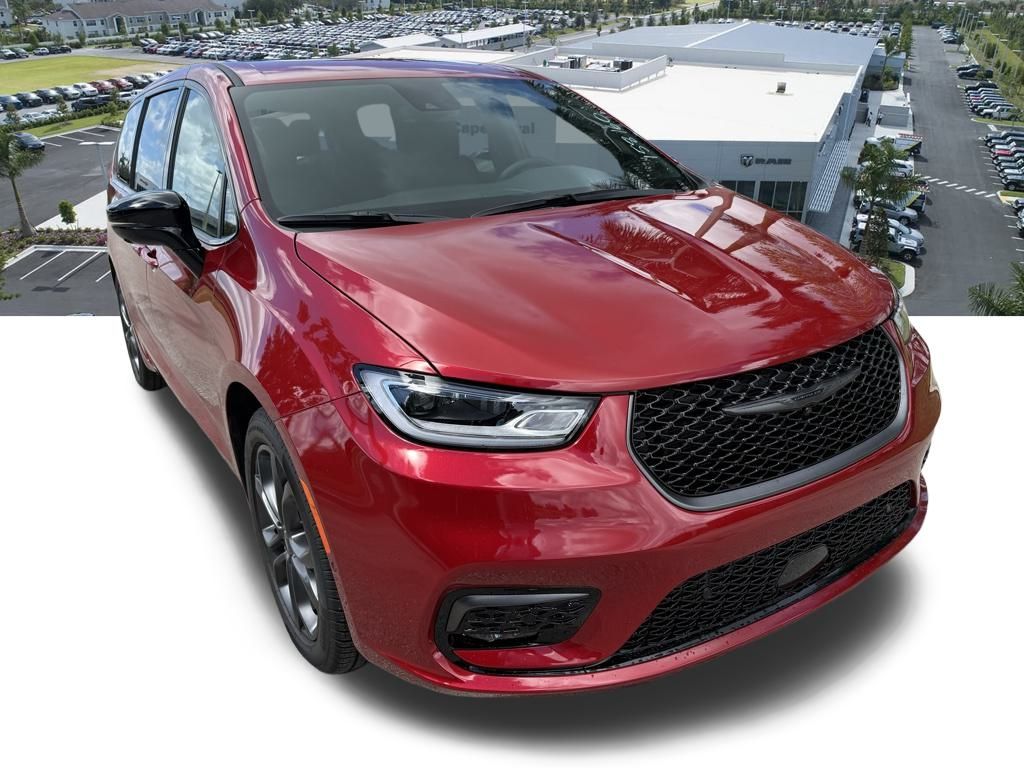 2026 Chrysler Pacifica Select Image 3 of 35