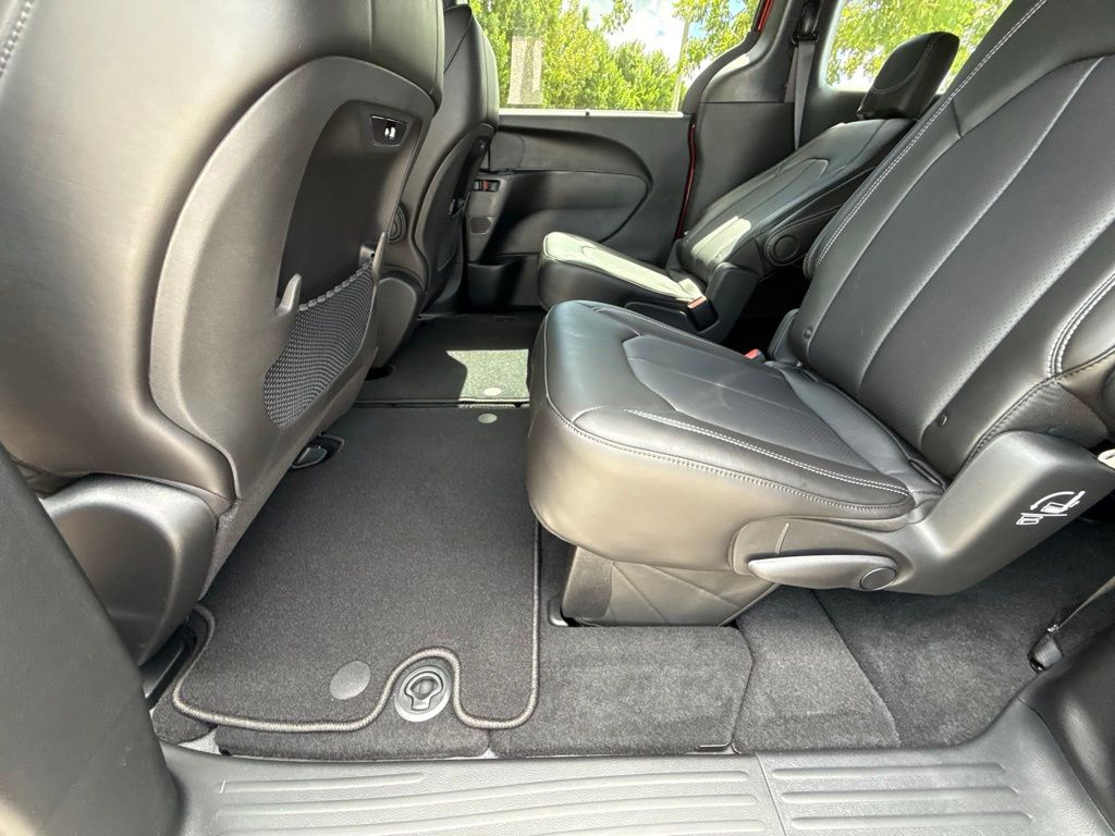 2026 Chrysler Pacifica Select Image 14 of 35