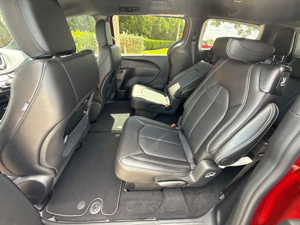 2026 Chrysler Pacifica Select Image 13 of 35