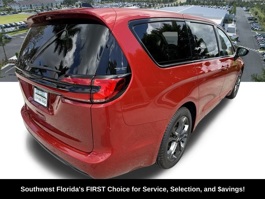 2026 Chrysler Pacifica Select Image 5 of 35