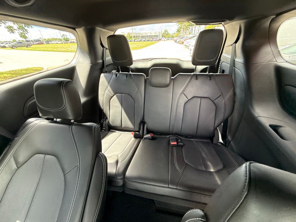 2026 Chrysler Pacifica Select Image 11 of 35