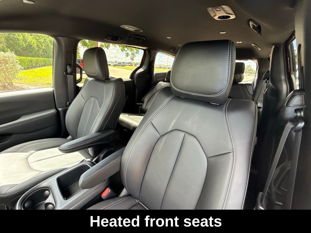 2026 Chrysler Pacifica Select Image 16 of 35