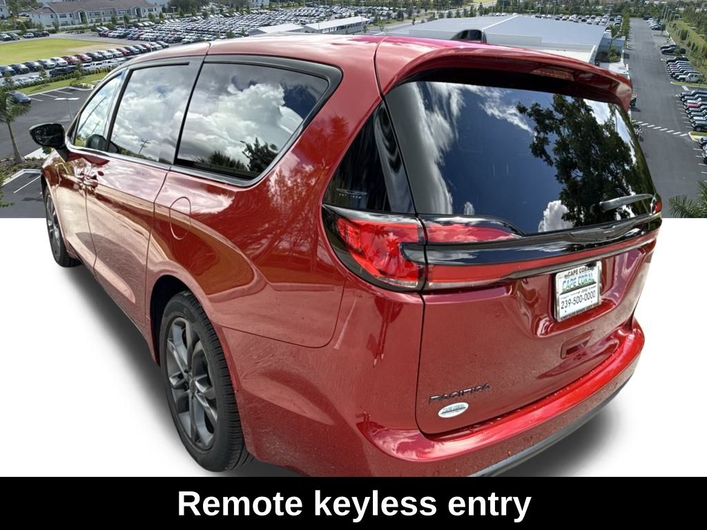 2026 Chrysler Pacifica Select Image 6 of 35