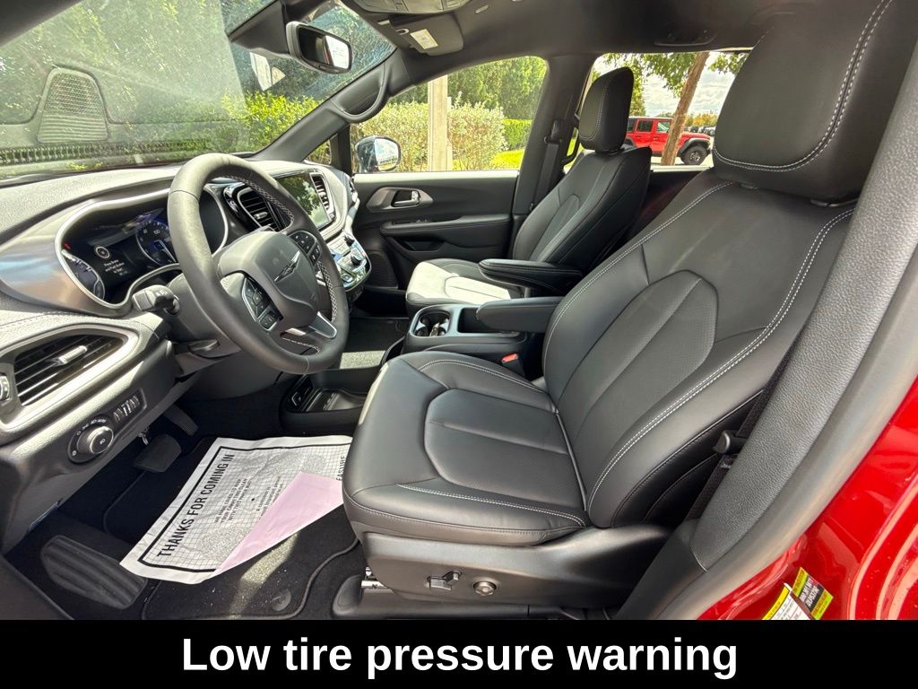 2026 Chrysler Pacifica Select Image 15 of 35