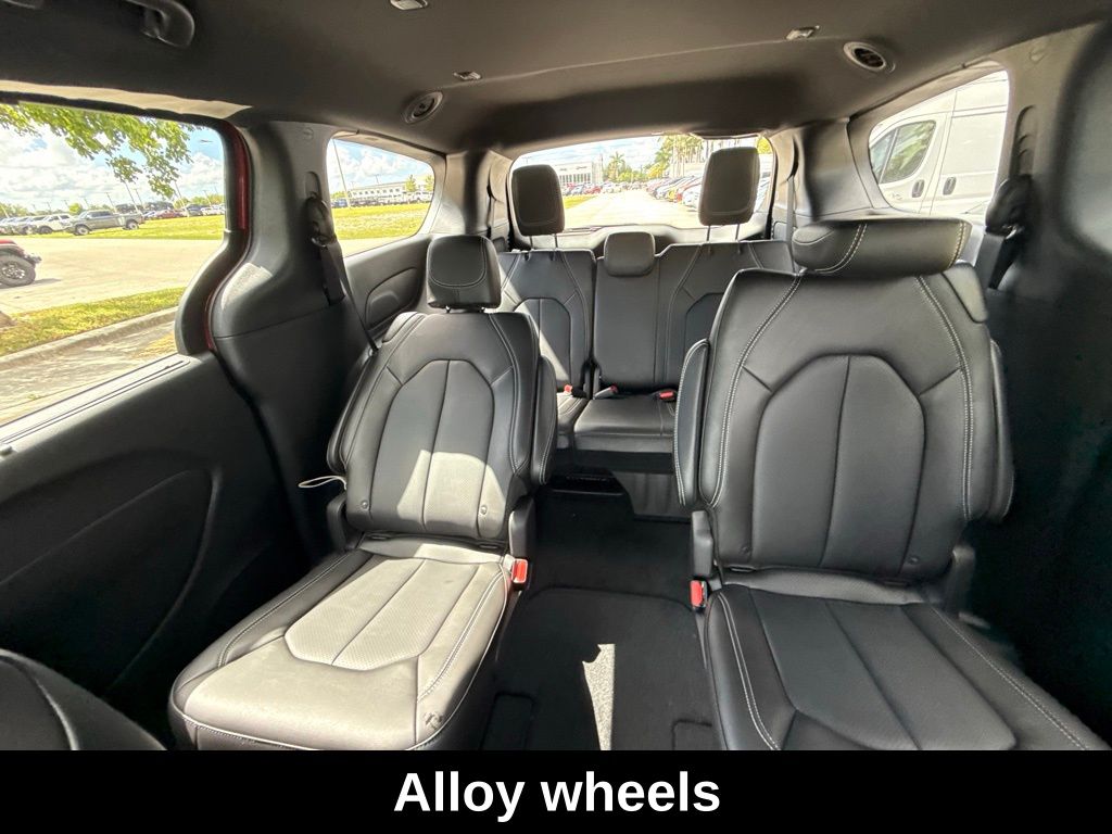 2026 Chrysler Pacifica Select Image 12 of 35