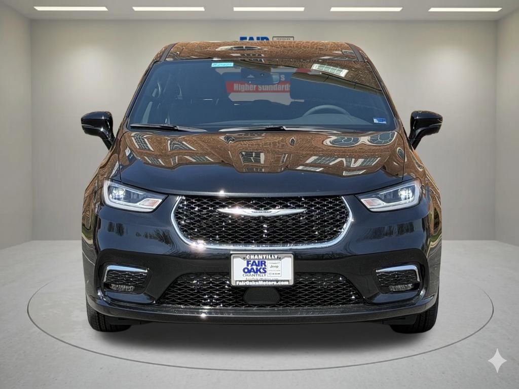 2026 Chrysler Pacifica Select Image 2 of 29