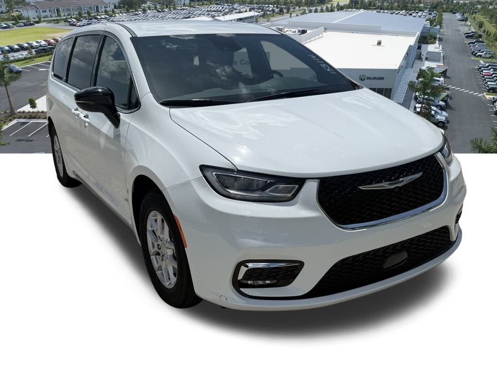 2026 Chrysler Pacifica Select Image 3 of 36