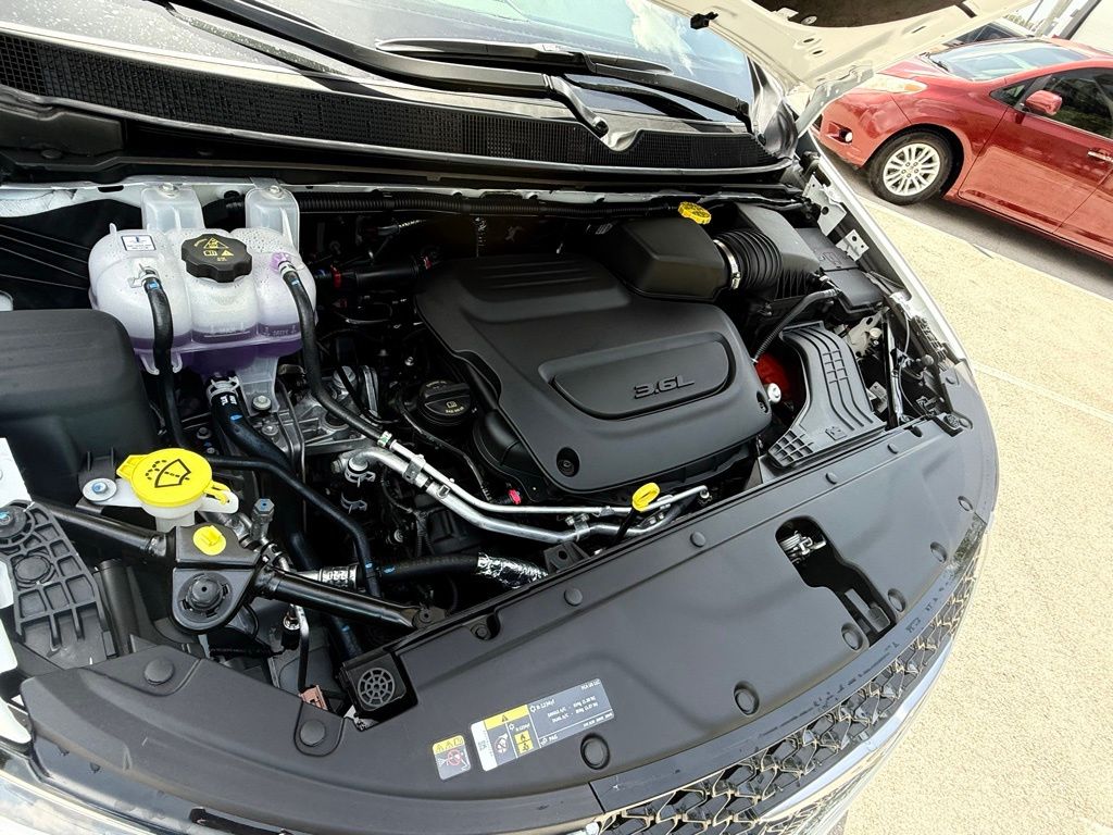 2026 Chrysler Pacifica Select Image 8 of 36