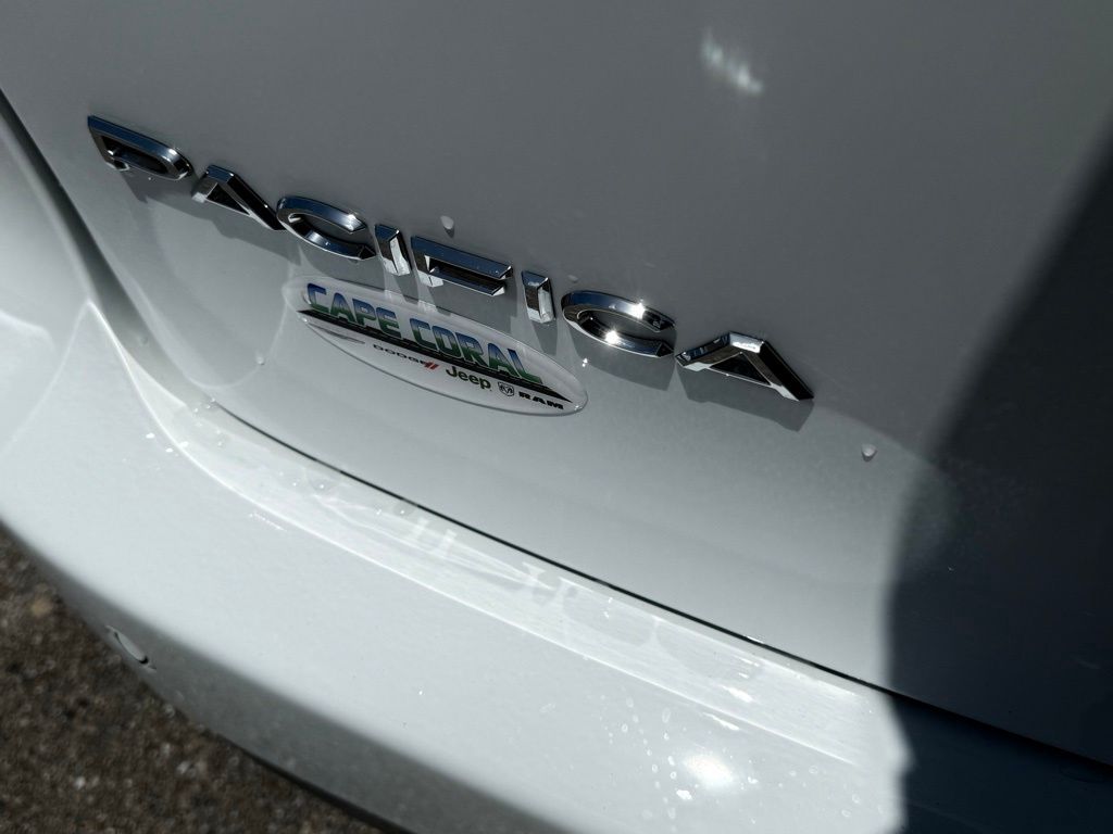 2026 Chrysler Pacifica Select Image 25 of 36