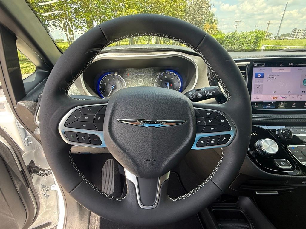 2026 Chrysler Pacifica Select Image 32 of 36