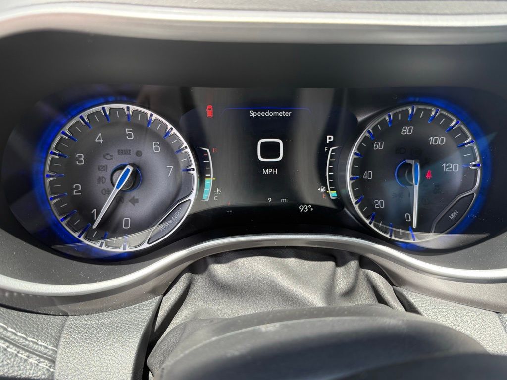 2026 Chrysler Pacifica Select Image 17 of 36