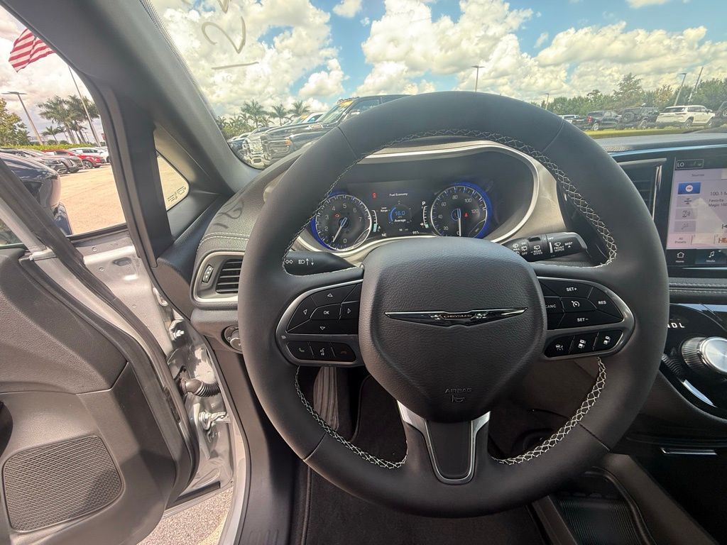2026 Chrysler Pacifica Select Image 16 of 35