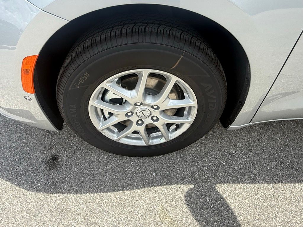 2026 Chrysler Pacifica Select Image 9 of 35