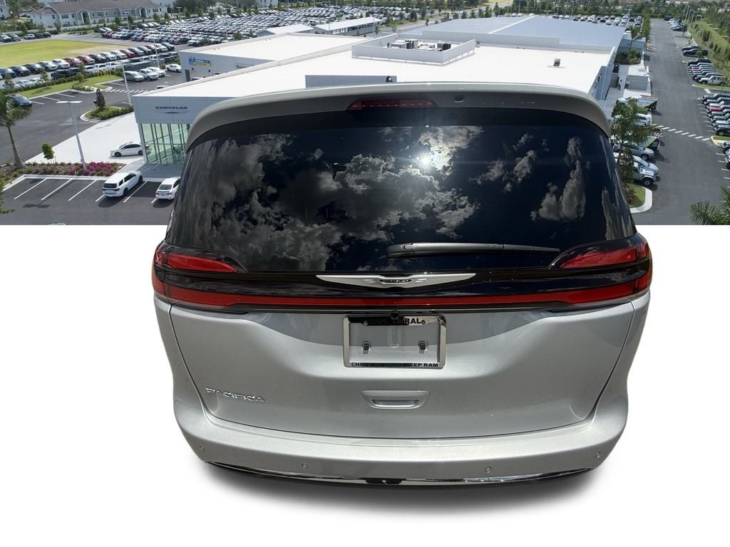 2026 Chrysler Pacifica Select Image 32 of 35