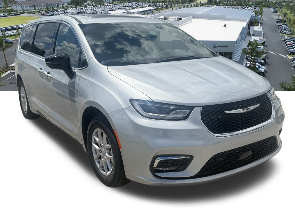 2026 Chrysler Pacifica Select Image 3 of 35