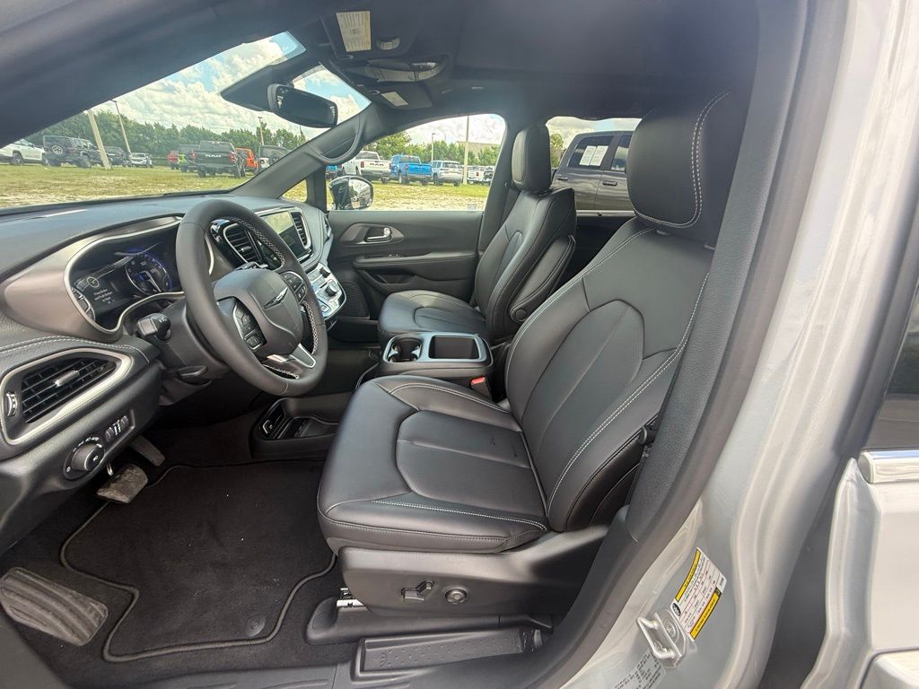 2026 Chrysler Pacifica Select Image 14 of 35
