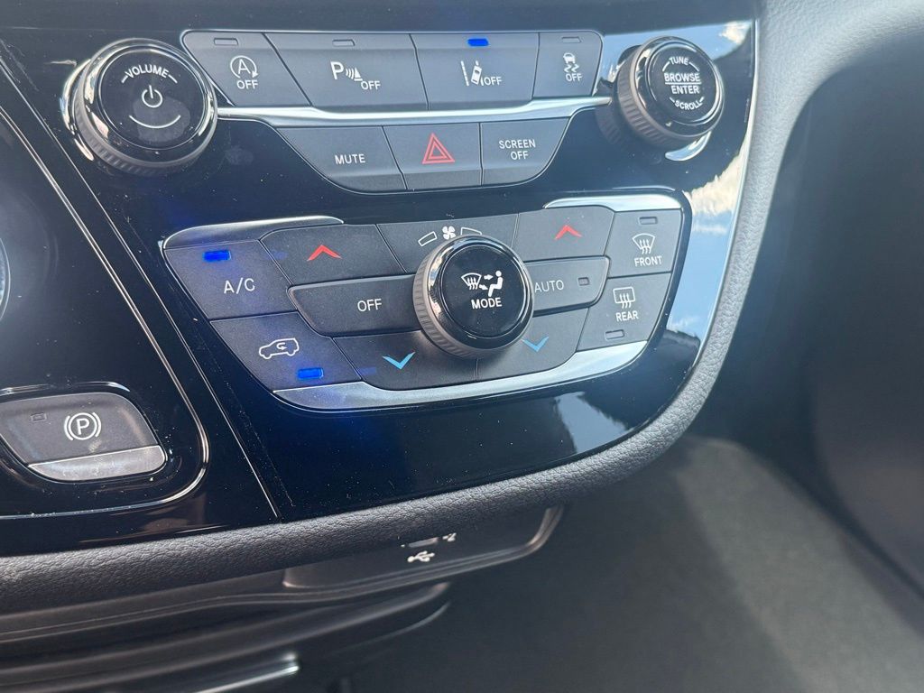 2026 Chrysler Pacifica Select Image 30 of 35